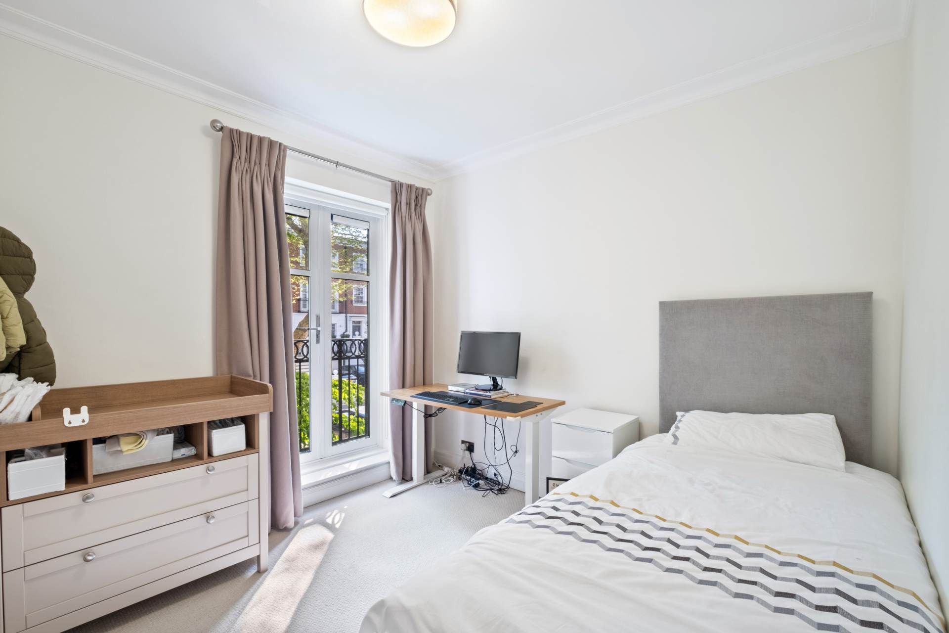 Rowan Lodge, Kensington Green, W8, Image 4