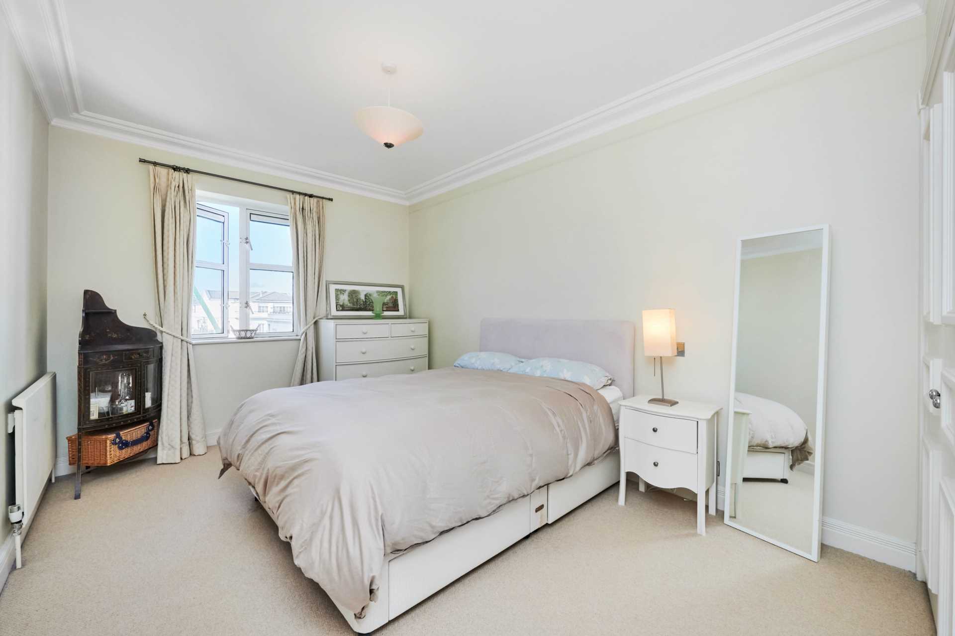 Oak Lodge, Kensington Green, W8, Image 3