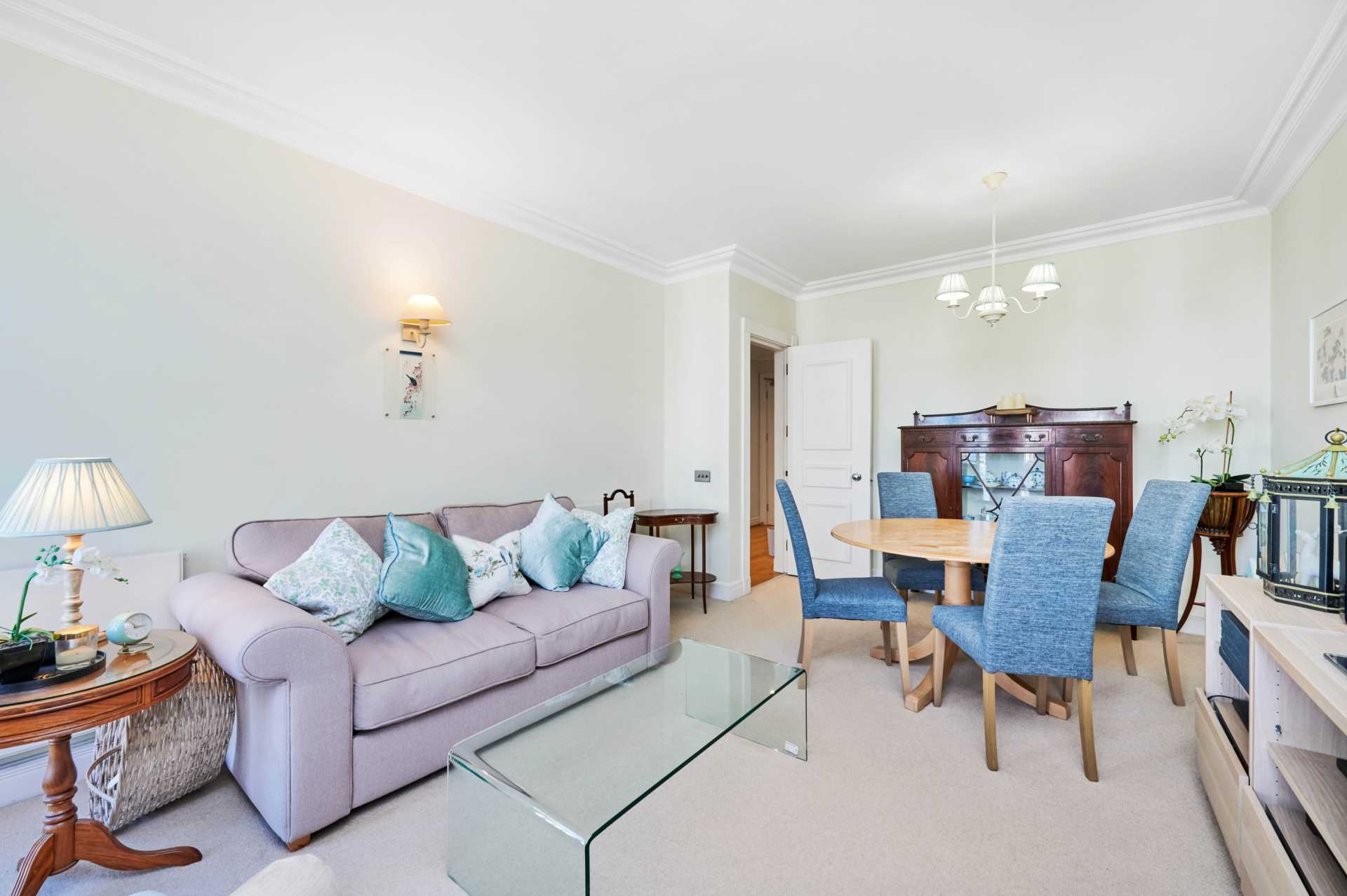 Oak Lodge, Kensington Green, W8, Image 4