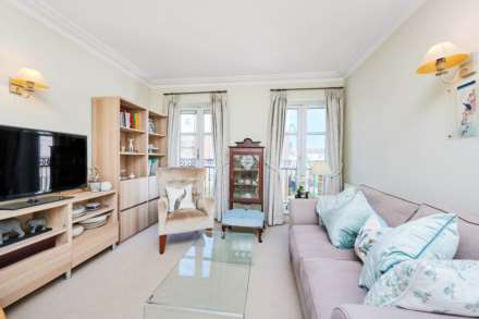 Oak Lodge, Kensington Green, W8, Image 2