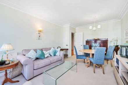 Oak Lodge, Kensington Green, W8, Image 4