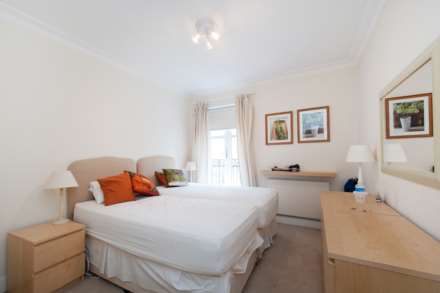 Redwood Mansions, Kensington Green, London, W8, Image 2
