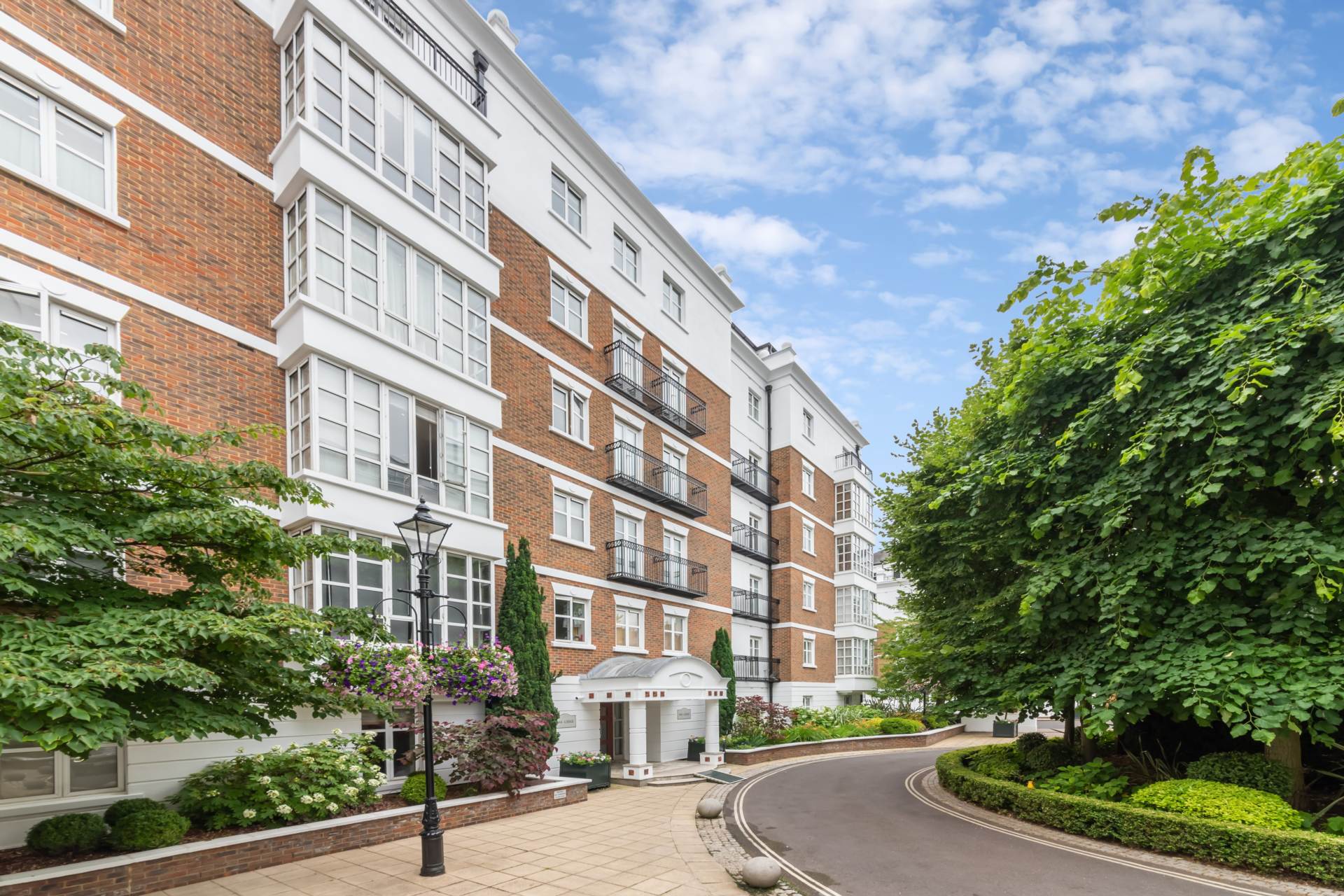 Oak Lodge, Kensington Green, Image 12