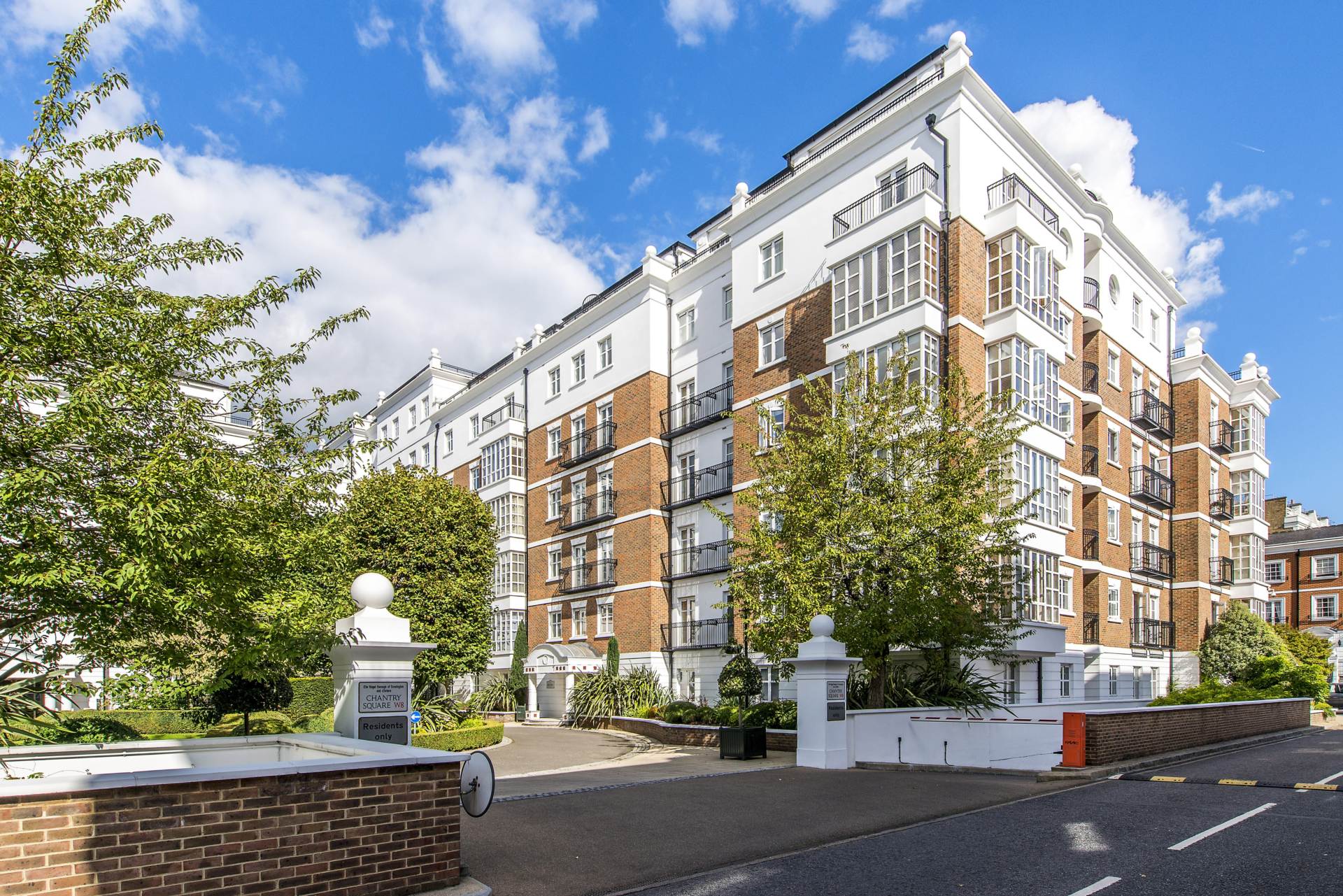 Oak Lodge, Kensington Green, Image 2