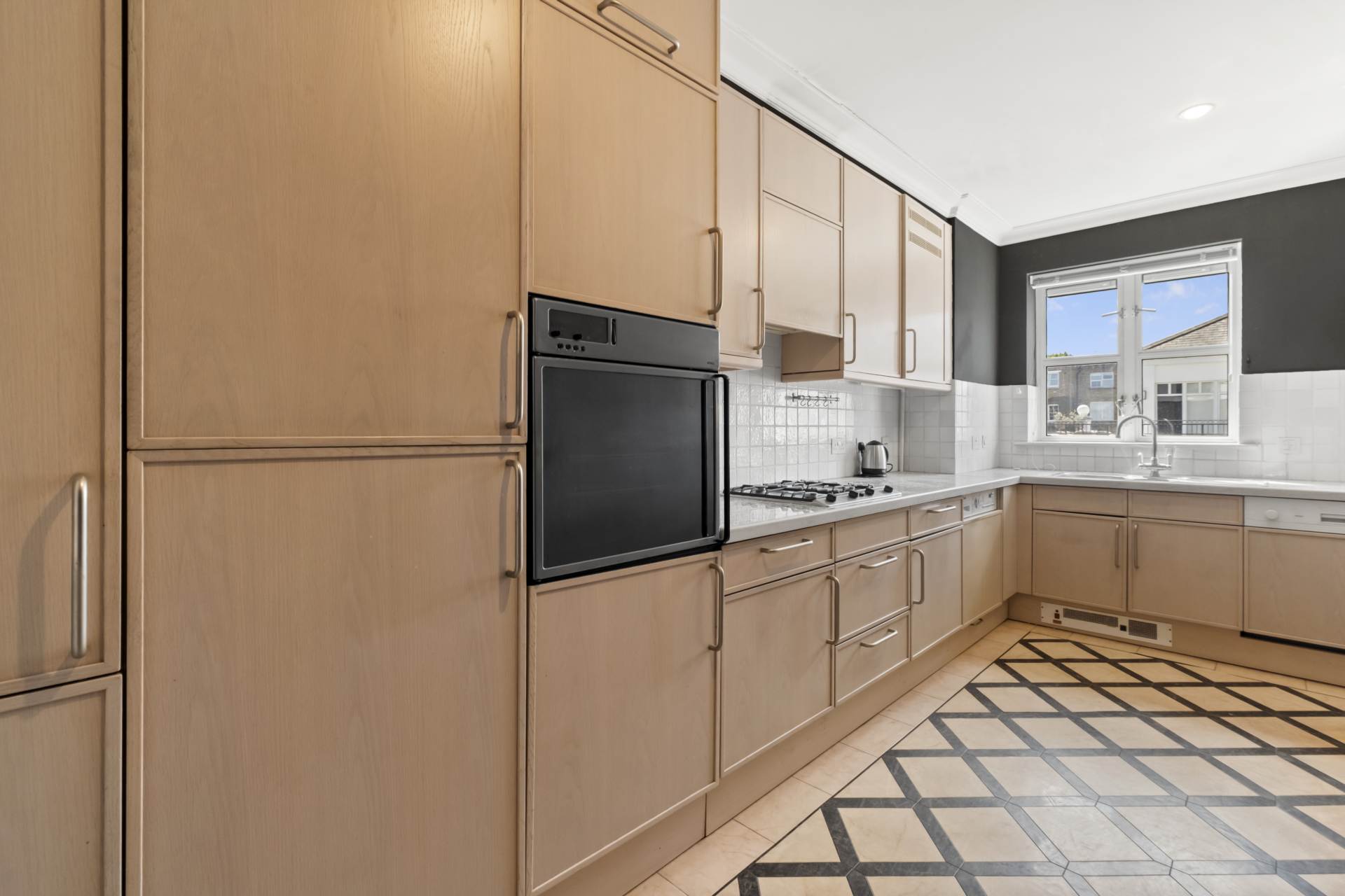 Oak Lodge, Kensington Green, Image 3