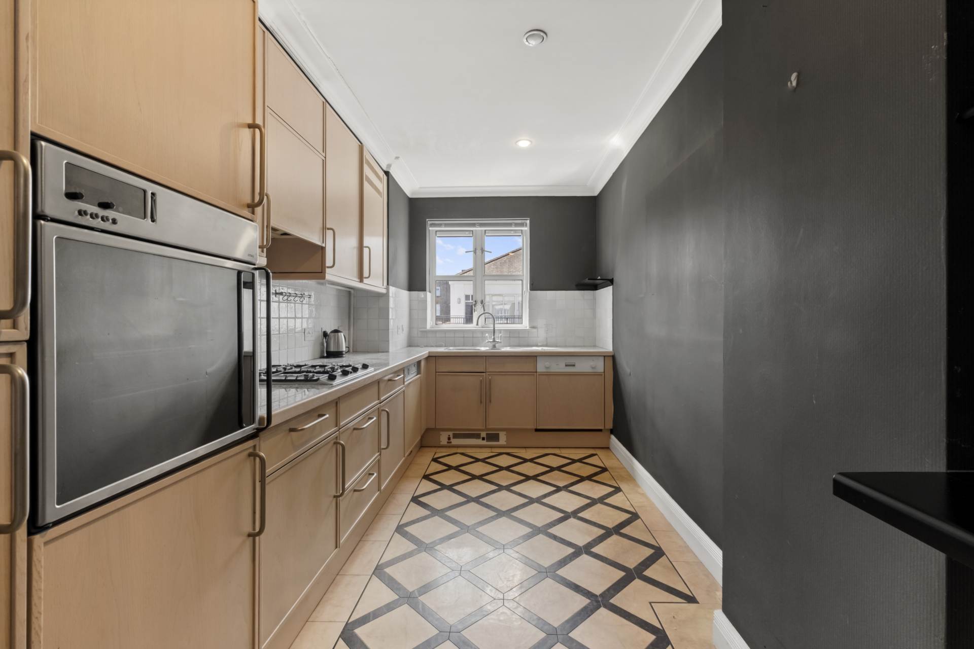 Oak Lodge, Kensington Green, Image 4