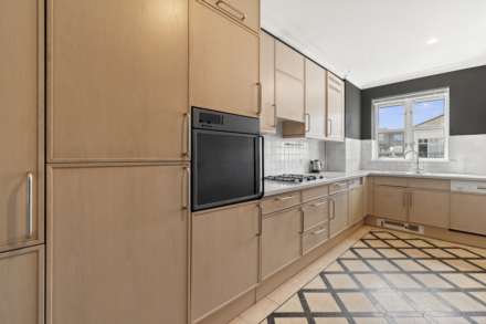 Oak Lodge, Kensington Green, Image 3