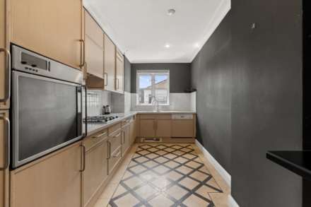 Oak Lodge, Kensington Green, Image 4