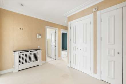 Oak Lodge, Kensington Green, Image 7