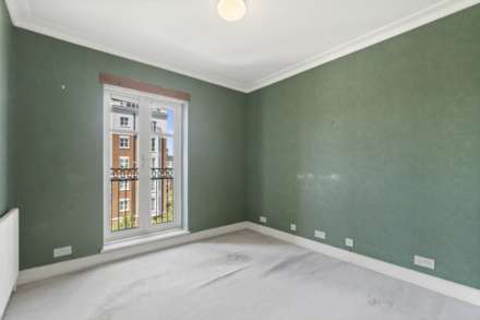 Oak Lodge, Kensington Green, Image 9