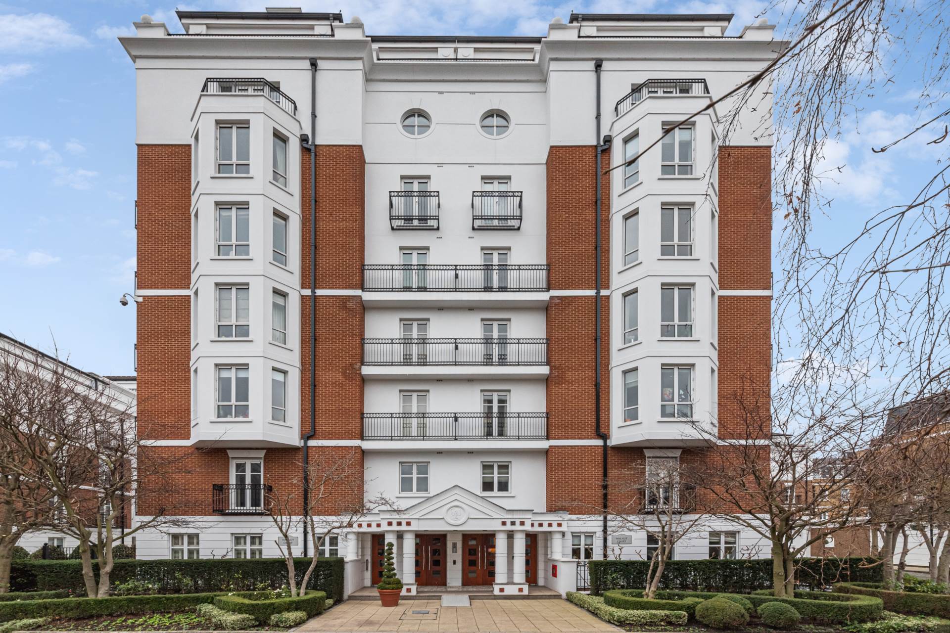 Walnut Court, Kensington Green, W8, Image 1