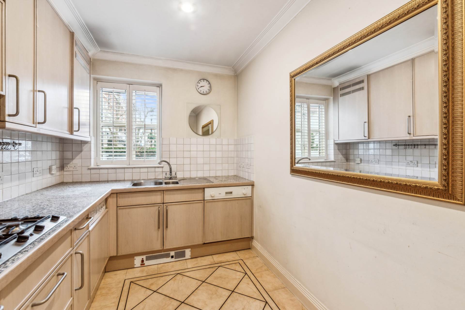 Walnut Court, Kensington Green, W8, Image 3