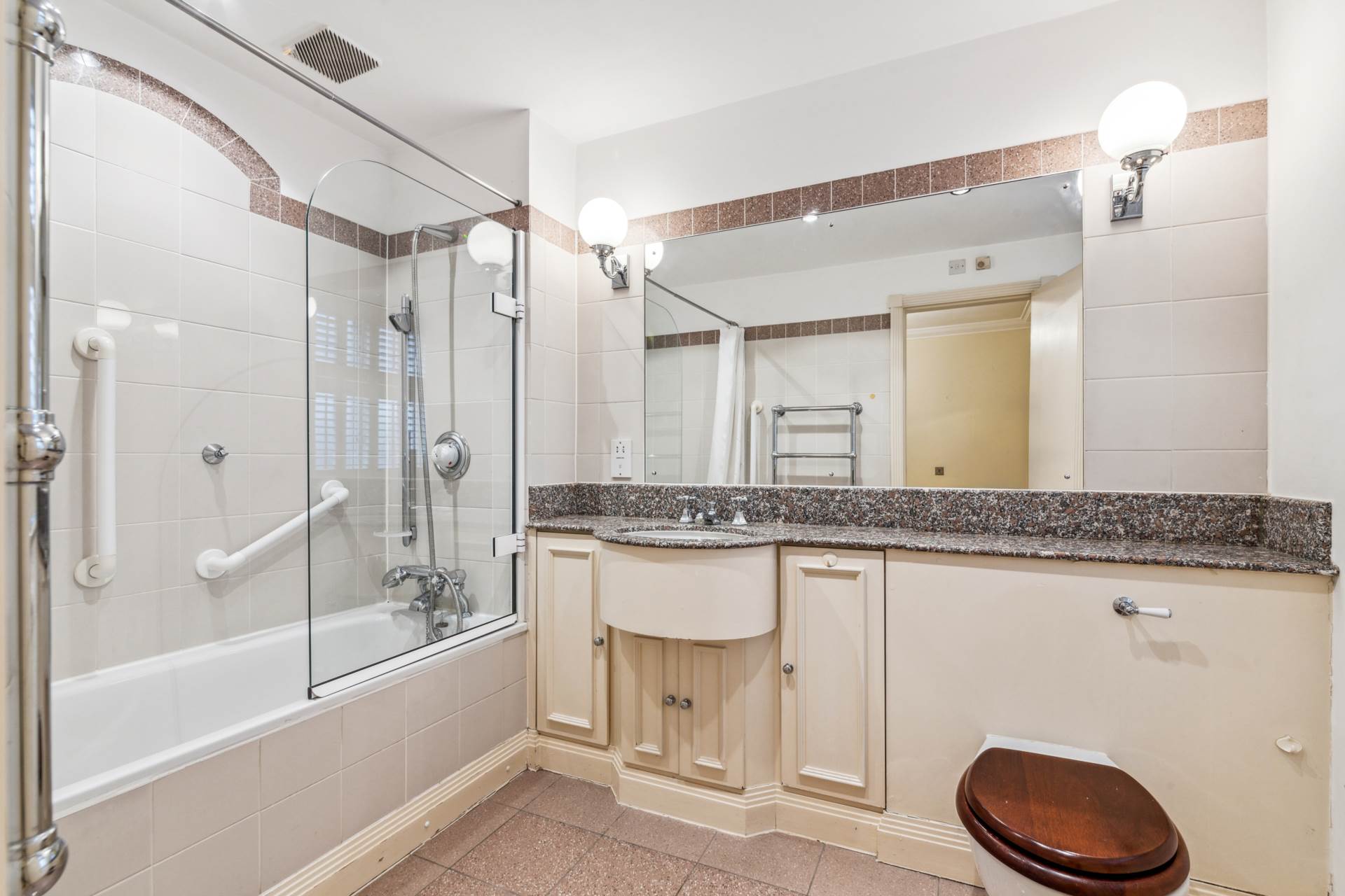 Walnut Court, Kensington Green, W8, Image 5