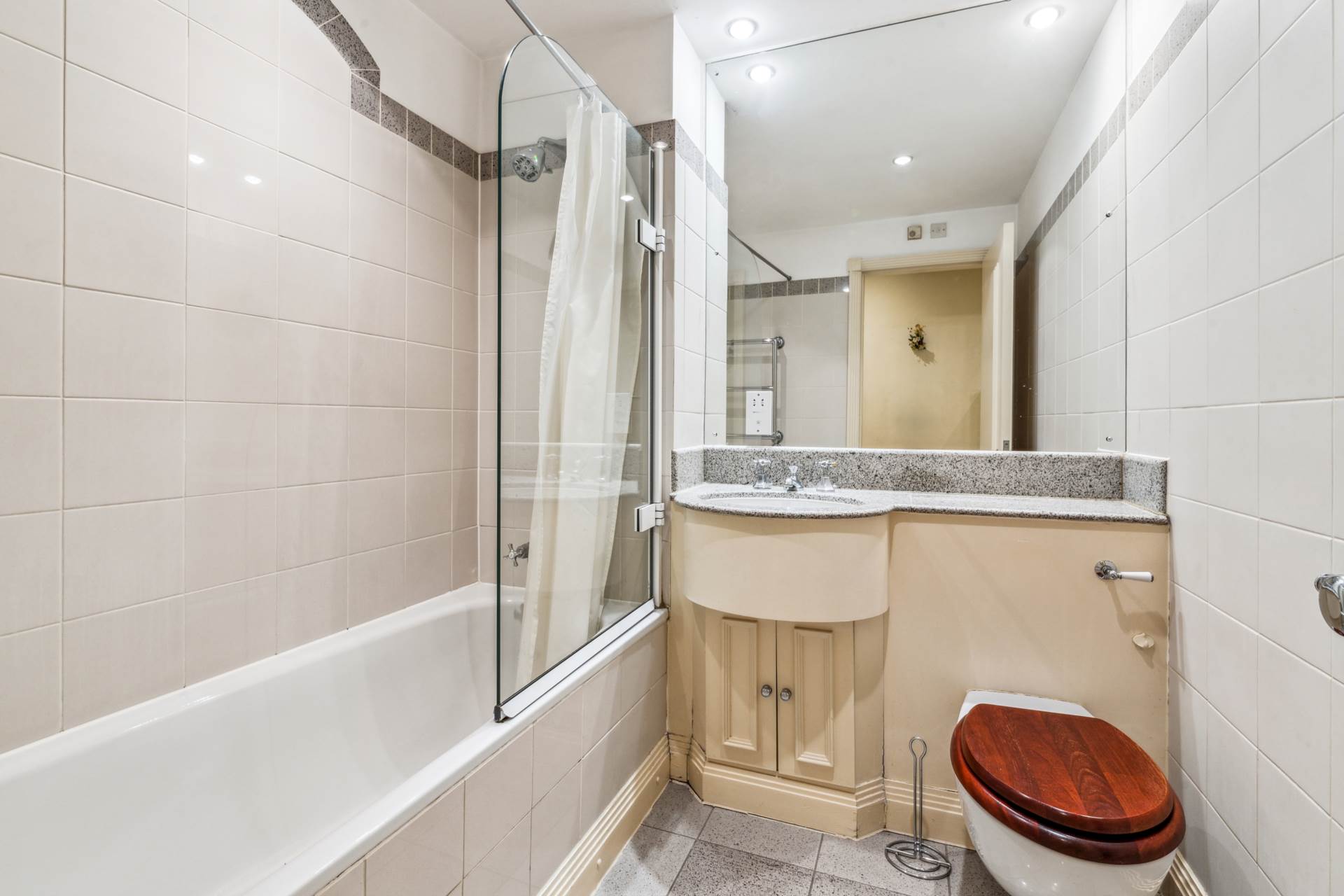 Walnut Court, Kensington Green, W8, Image 7
