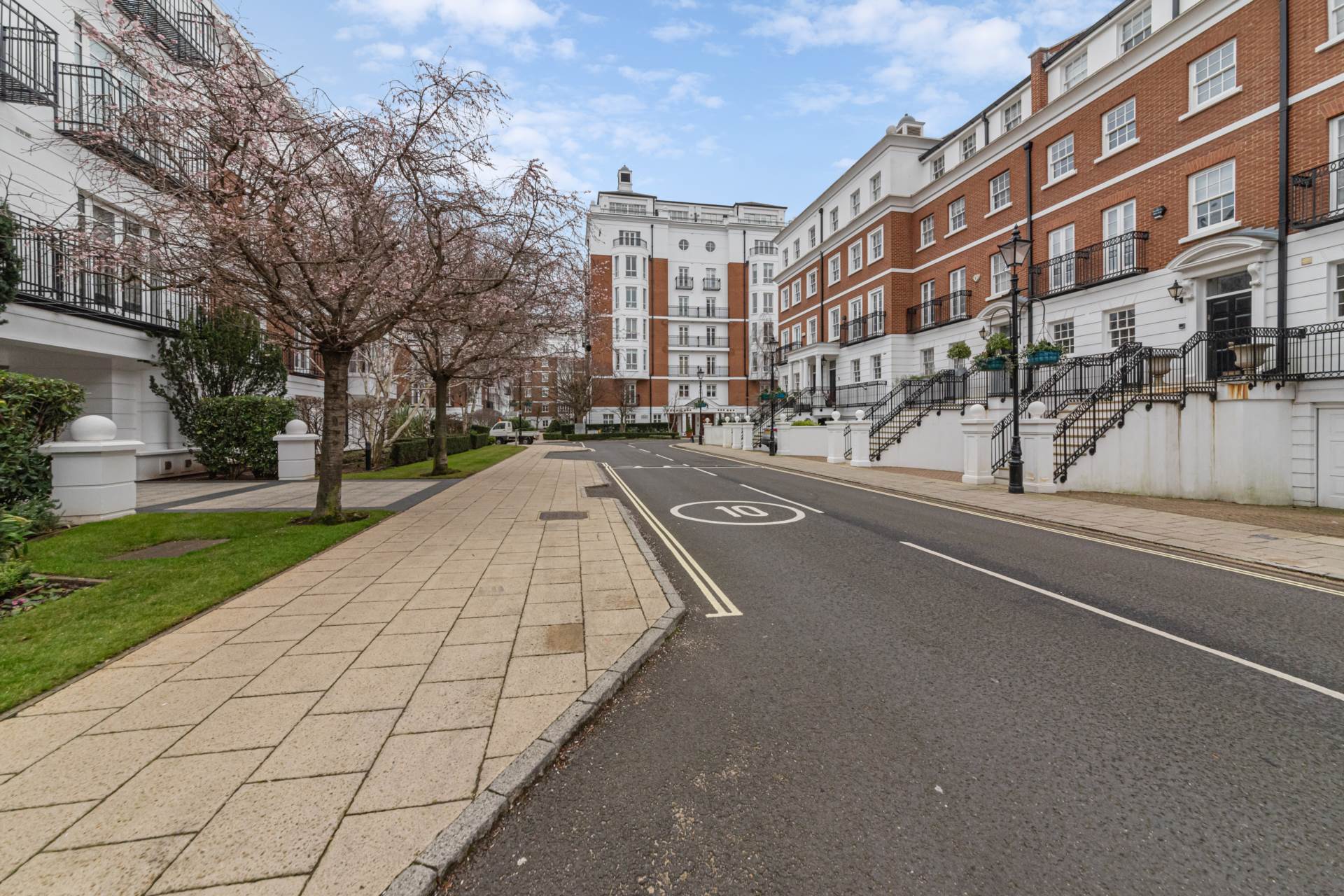 Walnut Court, Kensington Green, W8, Image 8