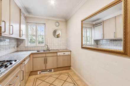 Walnut Court, Kensington Green, W8, Image 3