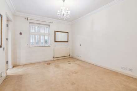 Walnut Court, Kensington Green, W8, Image 4