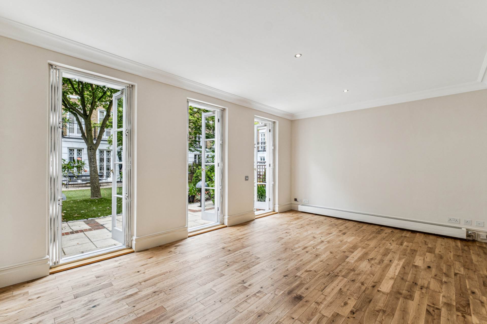 Thomas Place, Kensington Green, W8, Image 3
