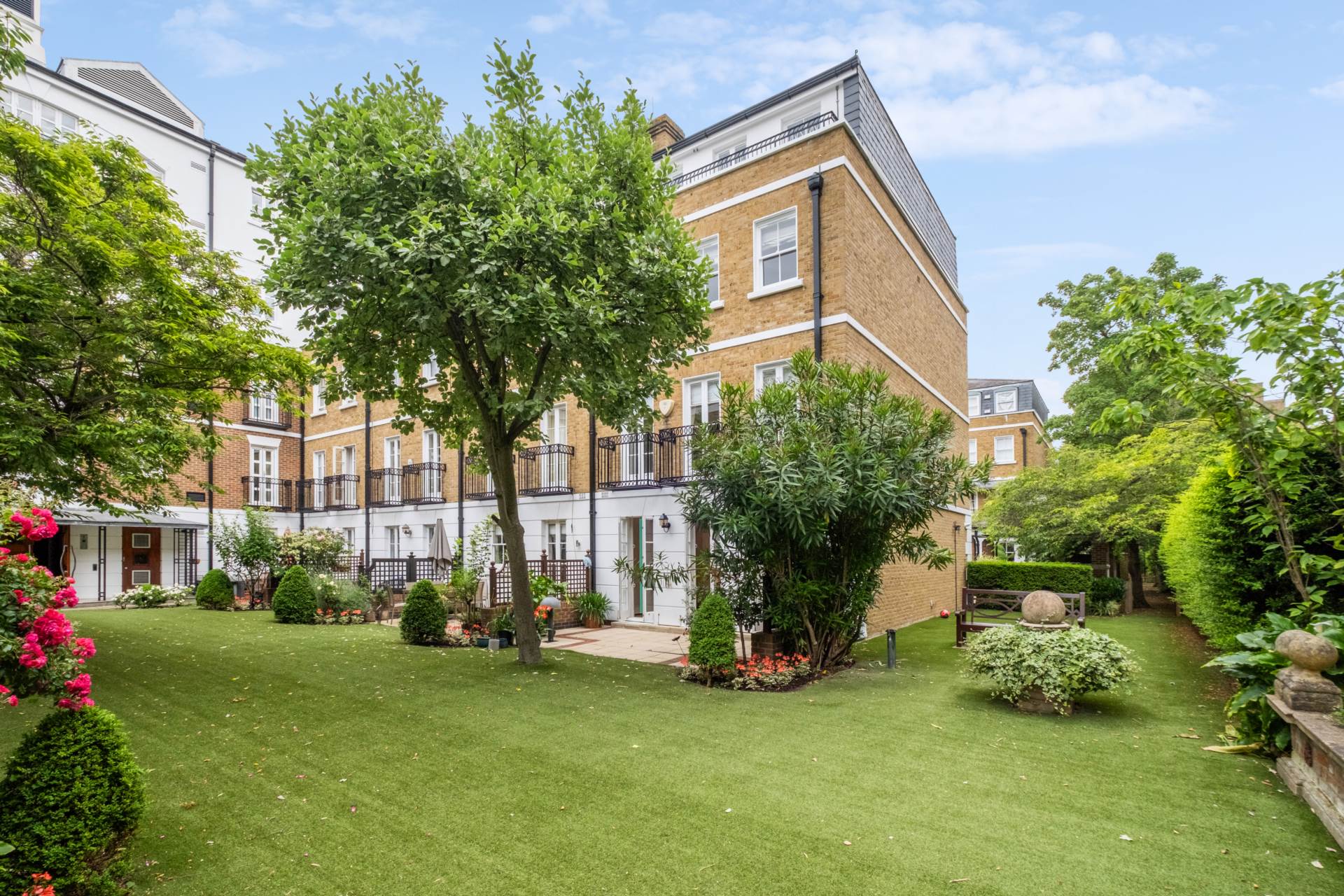 Thomas Place, Kensington Green, W8, Image 7