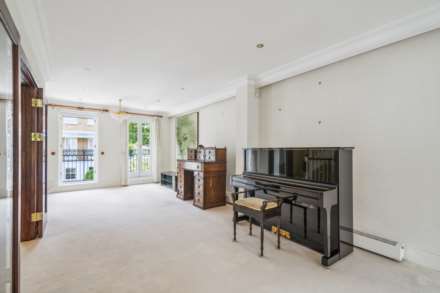 Thomas Place, Kensington Green, W8, Image 13