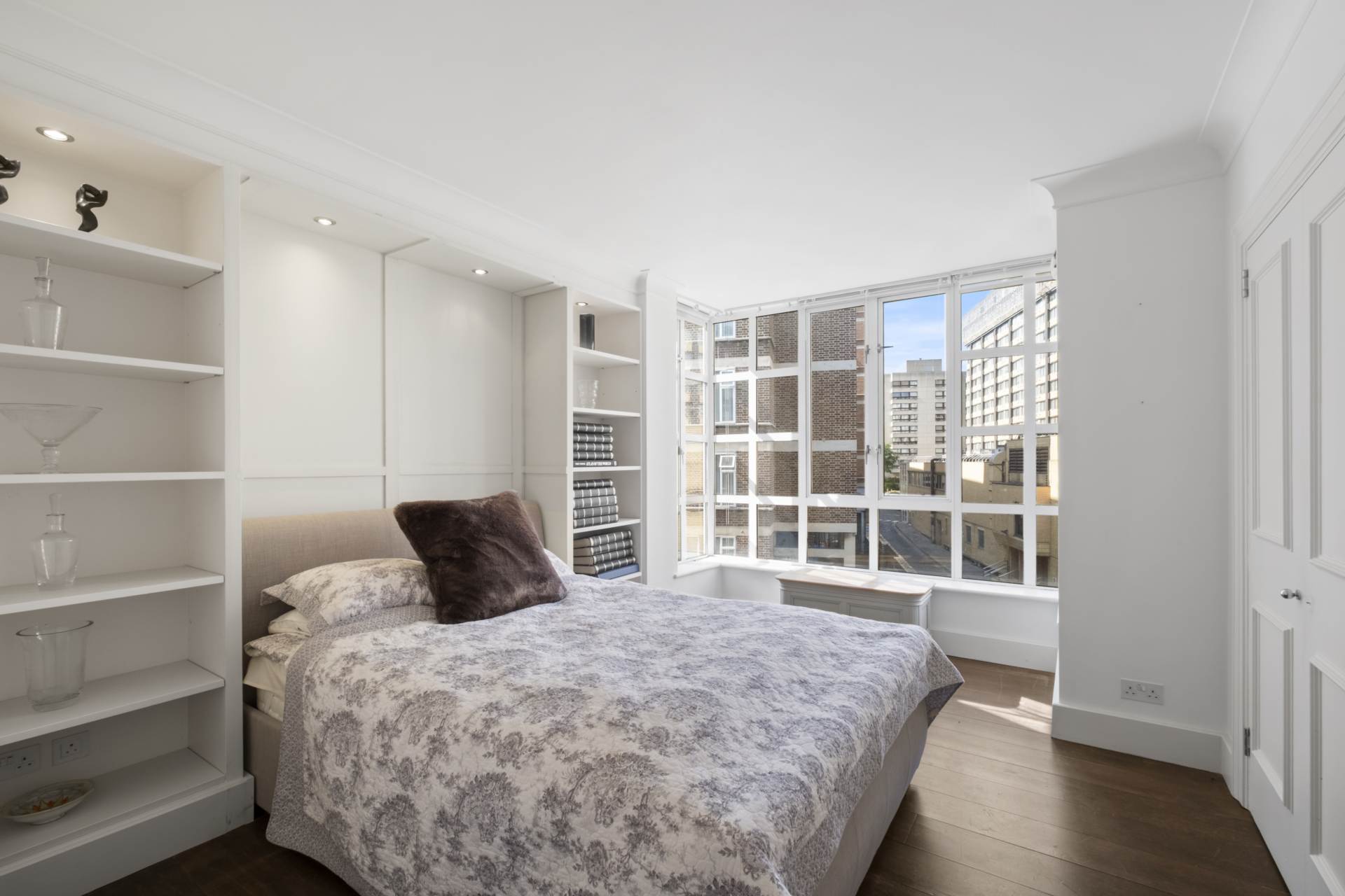 Aspen Lodge, Kensington Green, Image 12
