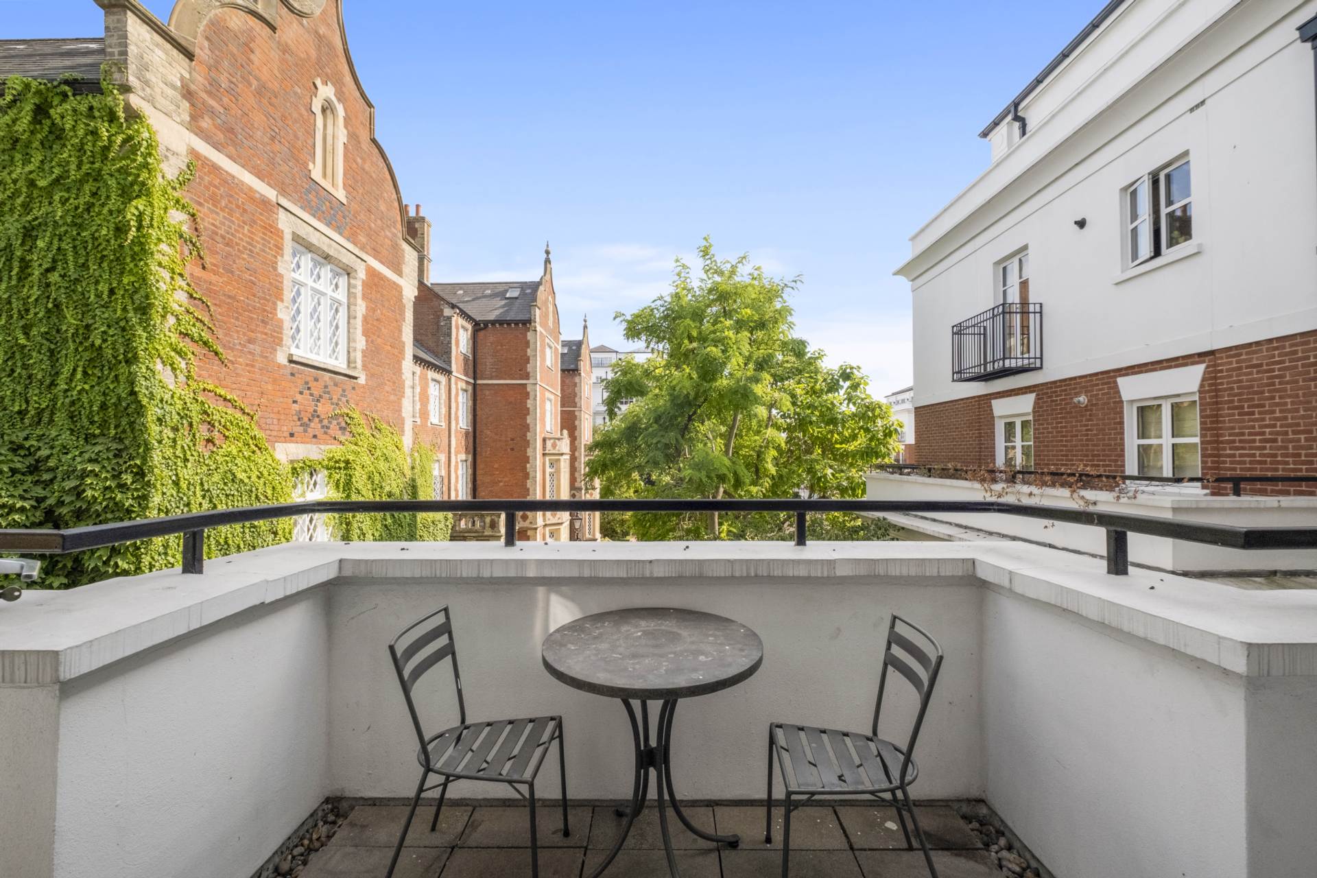 Aspen Lodge, Kensington Green, Image 8