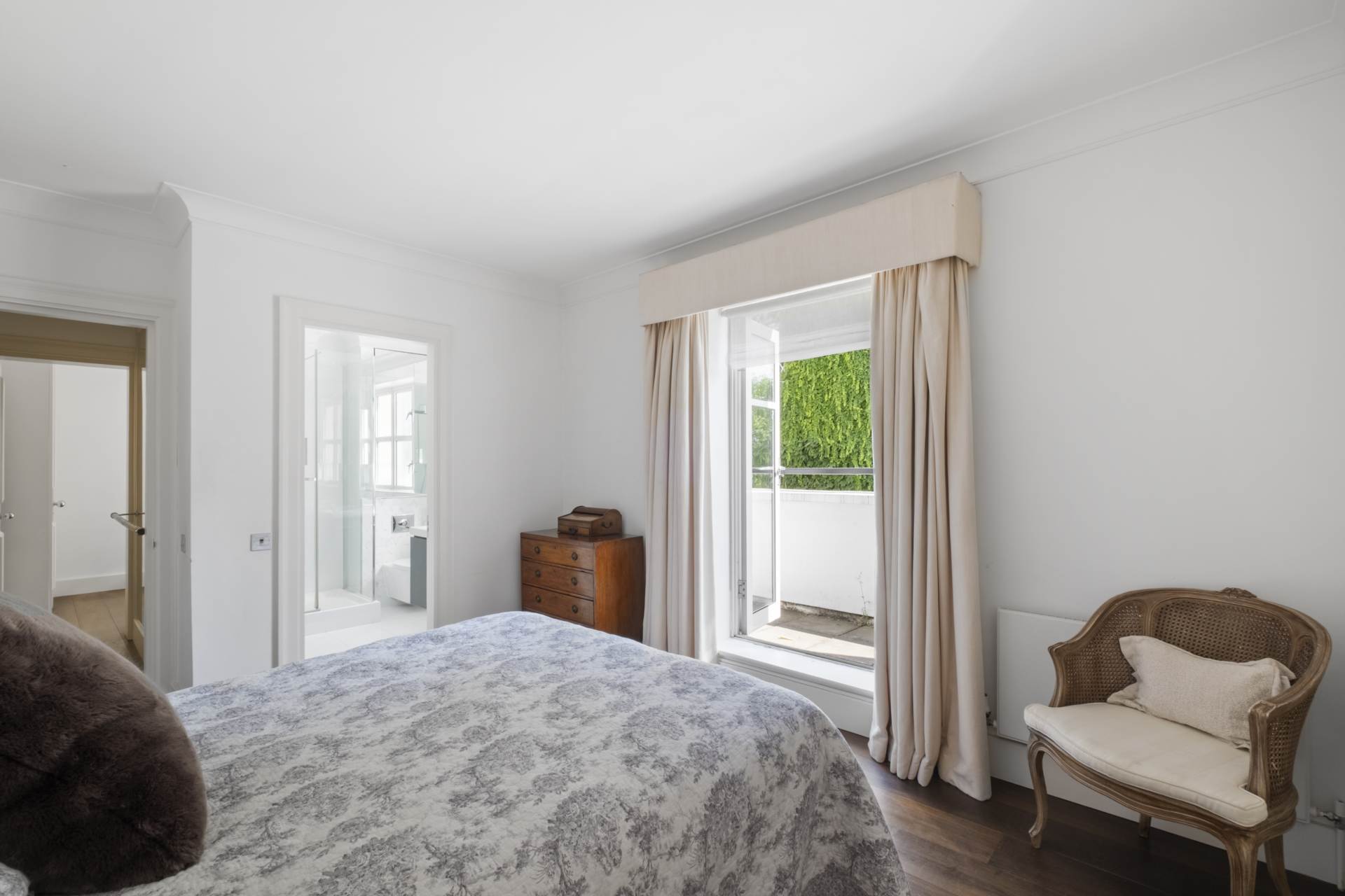 Aspen Lodge, Kensington Green, Image 9