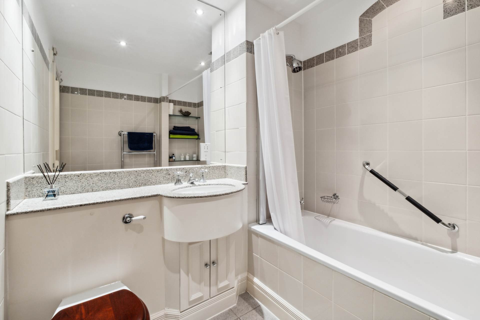 Oak Lodge, Kensington Green, W8, Image 11
