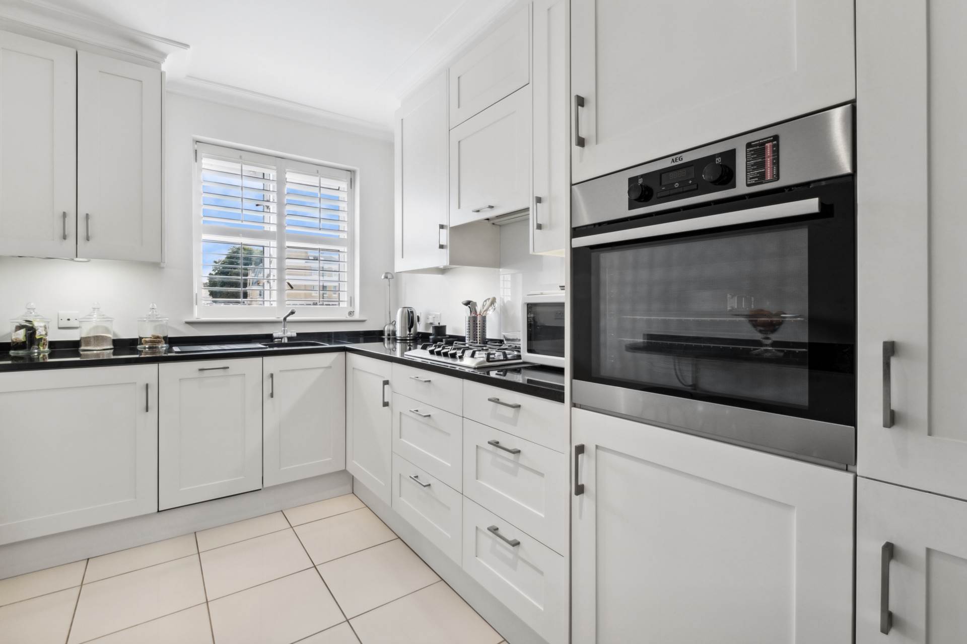 Oak Lodge, Kensington Green, W8, Image 2
