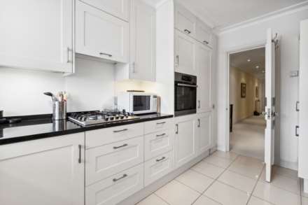 Oak Lodge, Kensington Green, W8, Image 4
