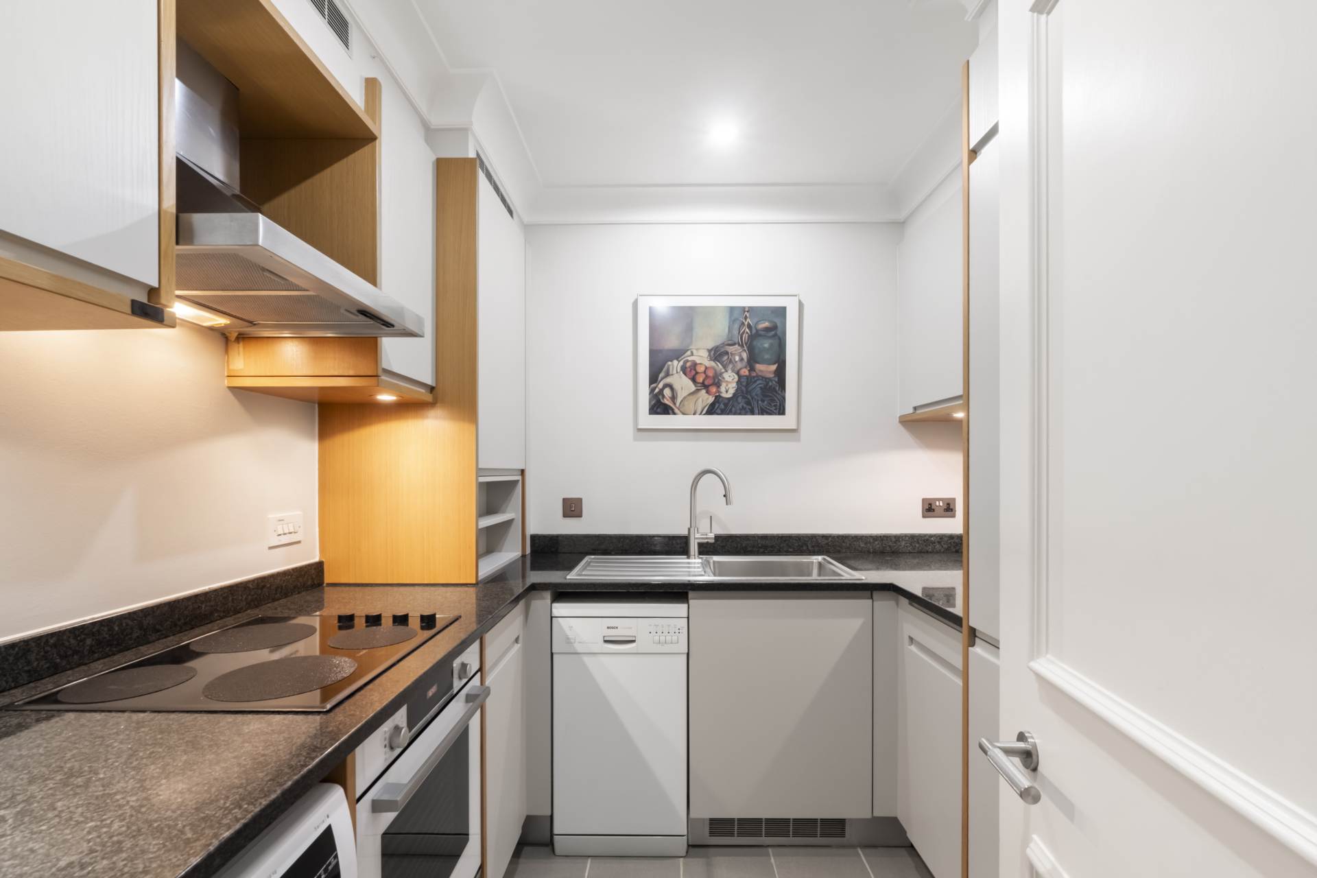 Magnolia Lodge, Kensington Green, W8, Image 5