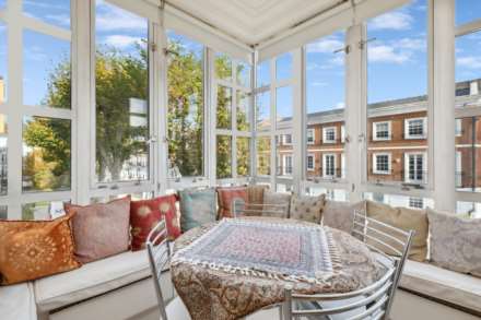 2 Bedroom Apartment, Kensington Green, W8