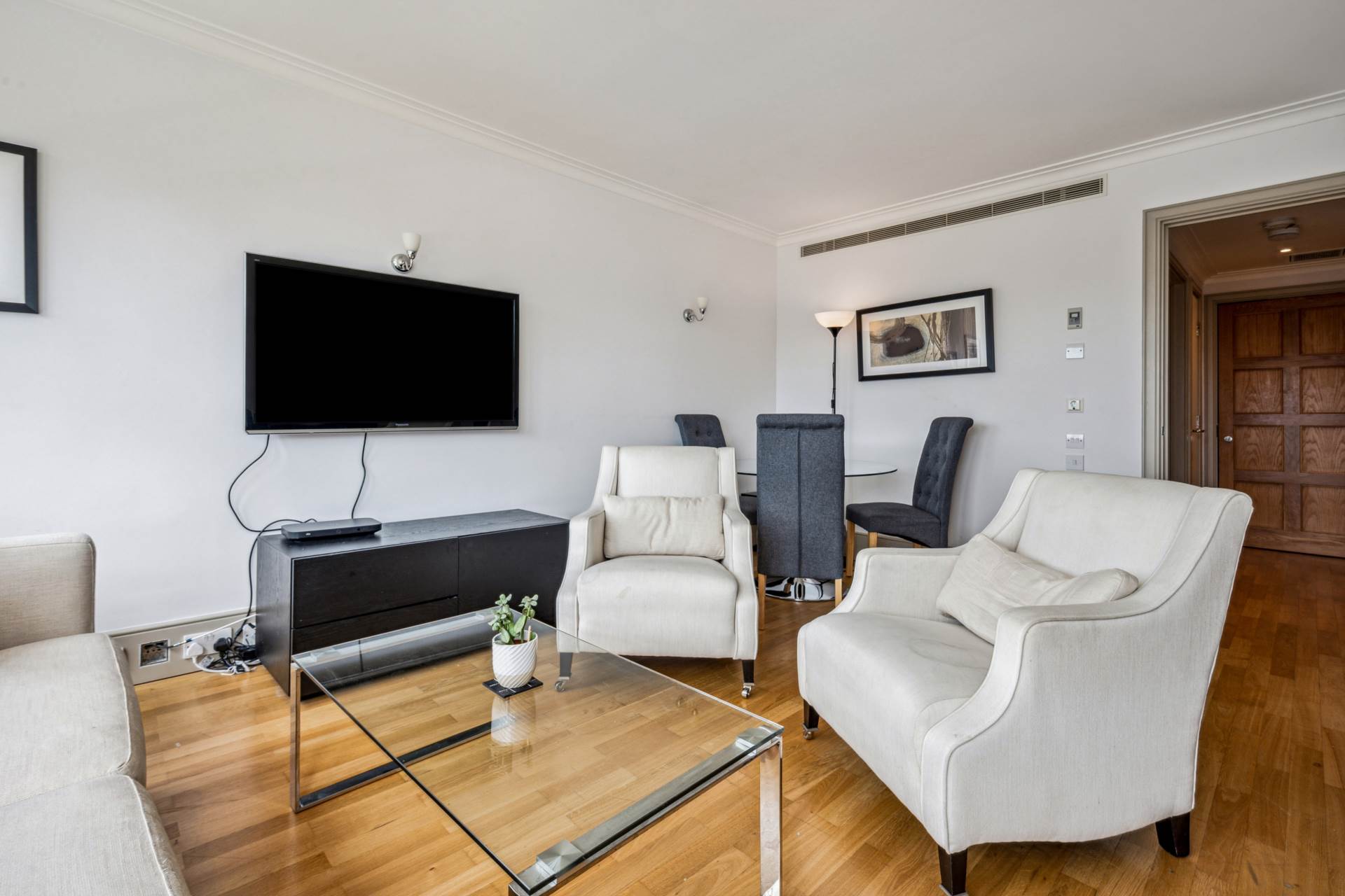 Francis House, Kings Chelsea, SW10, Image 9