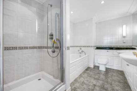 Sovereign Court, Royal Gate Kensington, W8, Image 9