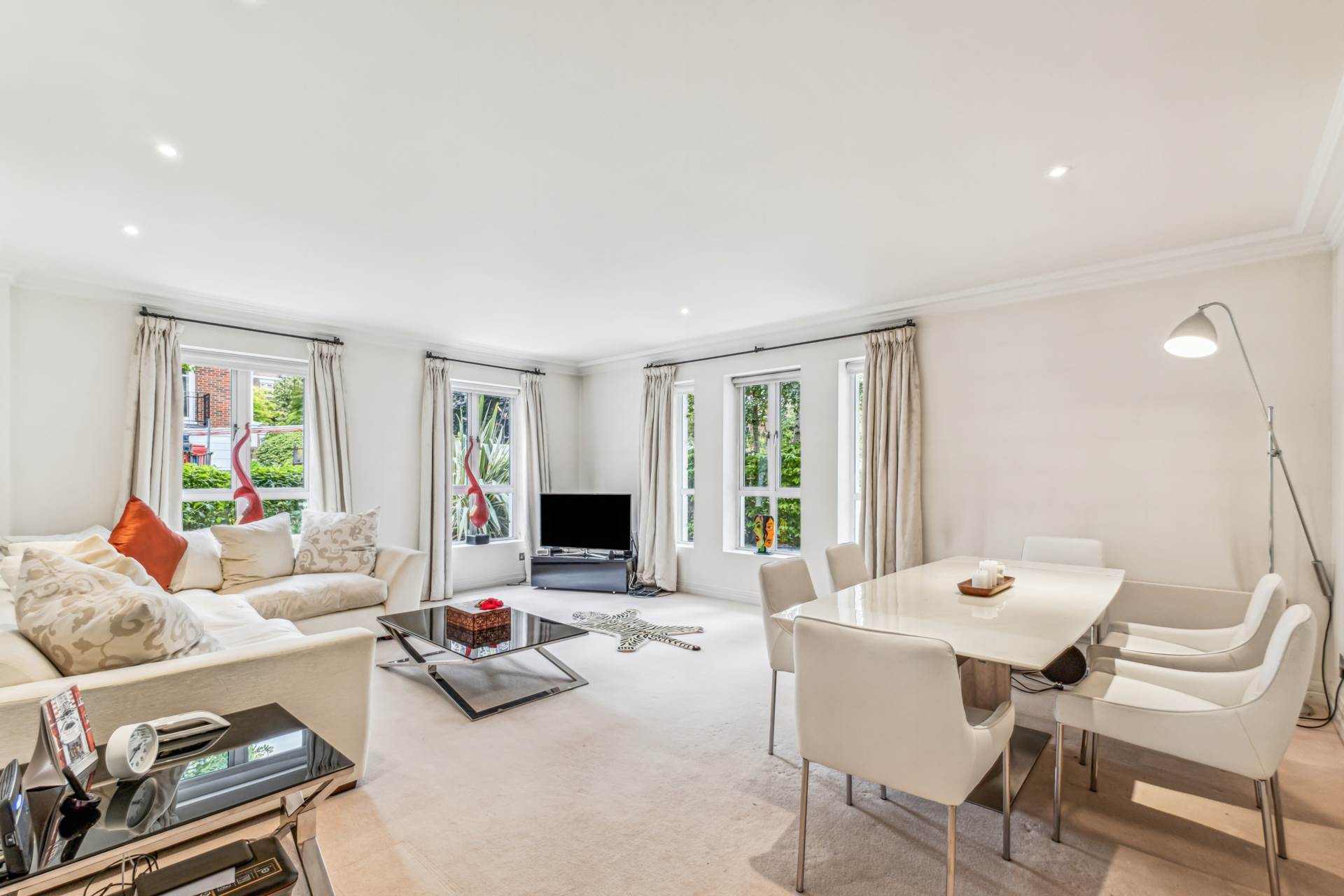 Magnolia Lodge, Kensington Green, W8, Image 1