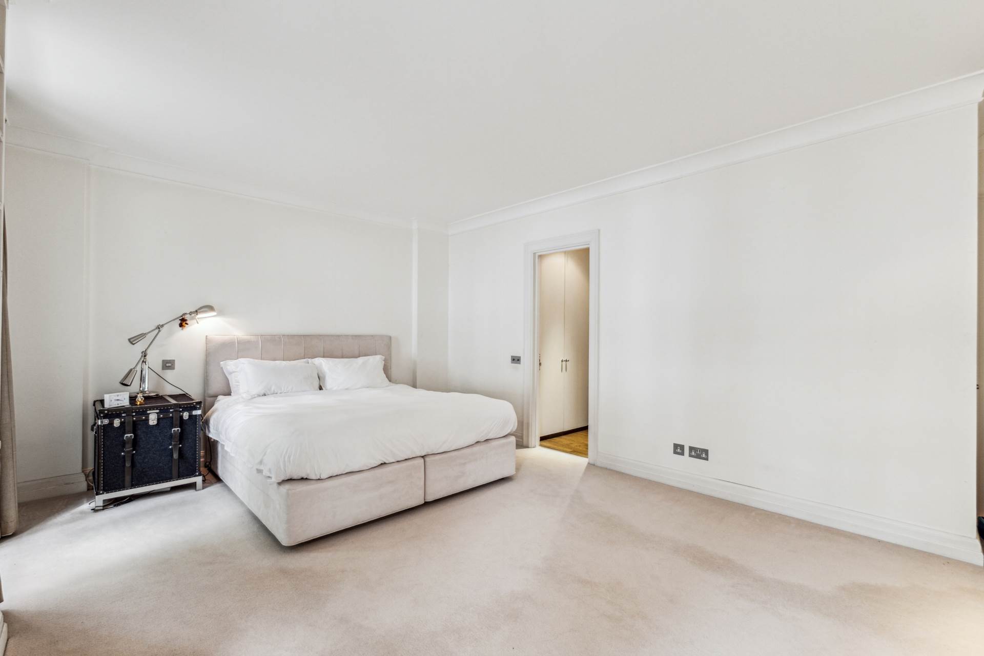 Magnolia Lodge, Kensington Green, W8, Image 12