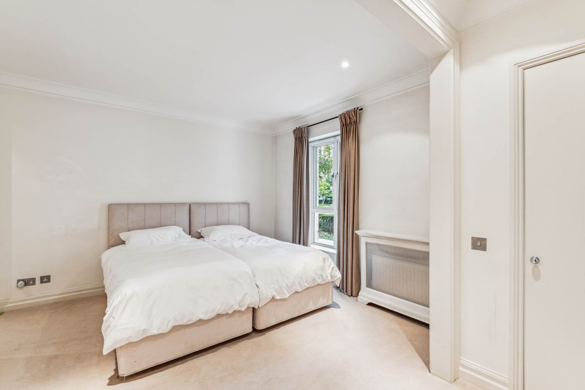Magnolia Lodge, Kensington Green, W8, Image 6