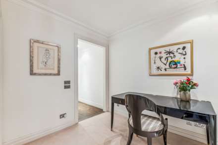 Magnolia Lodge, Kensington Green, W8, Image 8