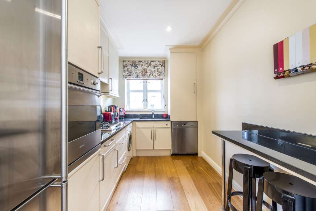 Oak Lodge, Kensington Green, Image 3