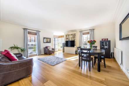 Oak Lodge, Kensington Green, Image 1