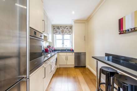 Oak Lodge, Kensington Green, Image 3