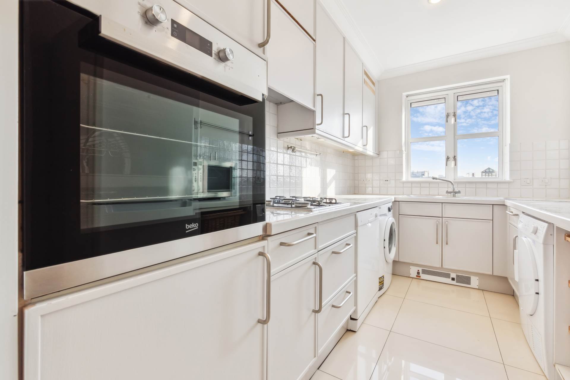 Walnut Court, Kensington Green, W8, Image 3