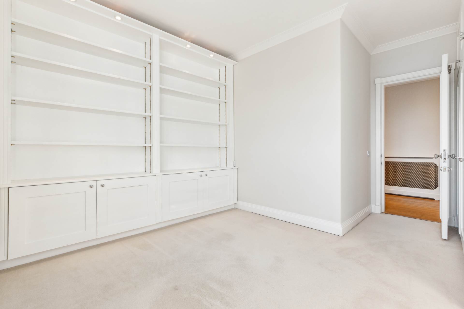 Walnut Court, Kensington Green, W8, Image 5