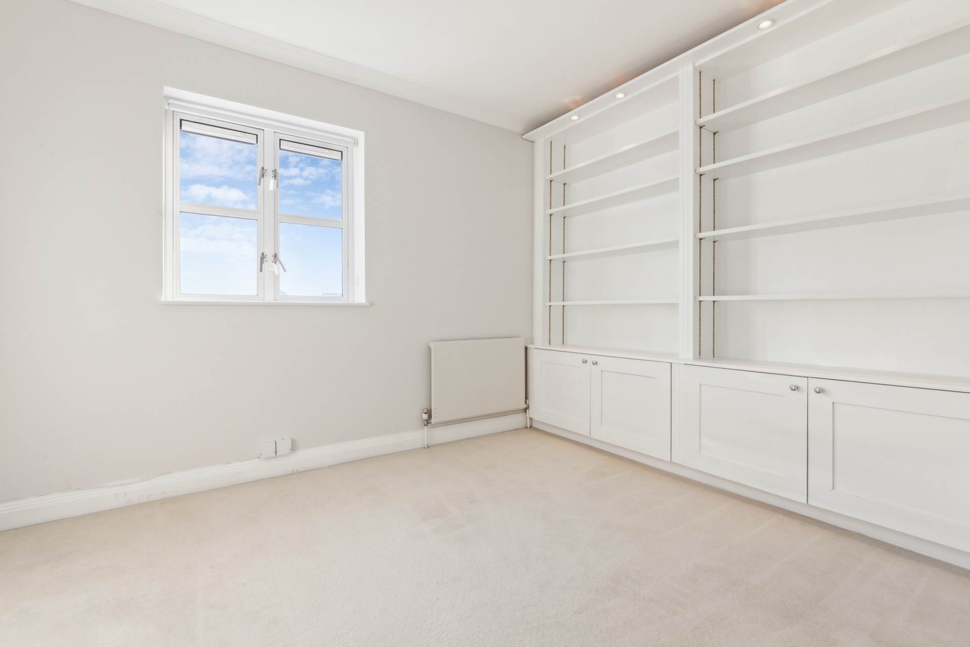 Walnut Court, Kensington Green, W8, Image 7