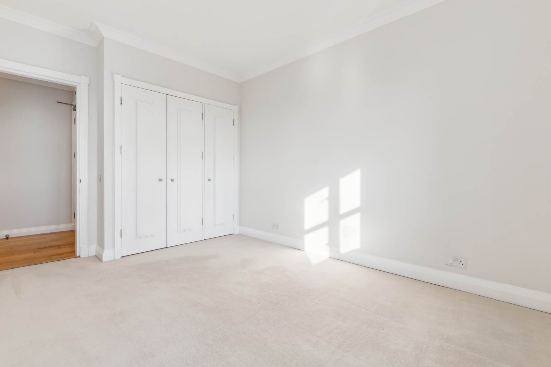 Walnut Court, Kensington Green, W8, Image 8