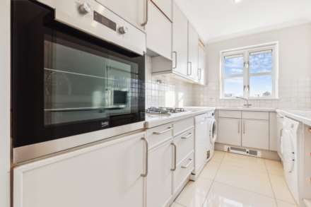 Walnut Court, Kensington Green, W8, Image 3