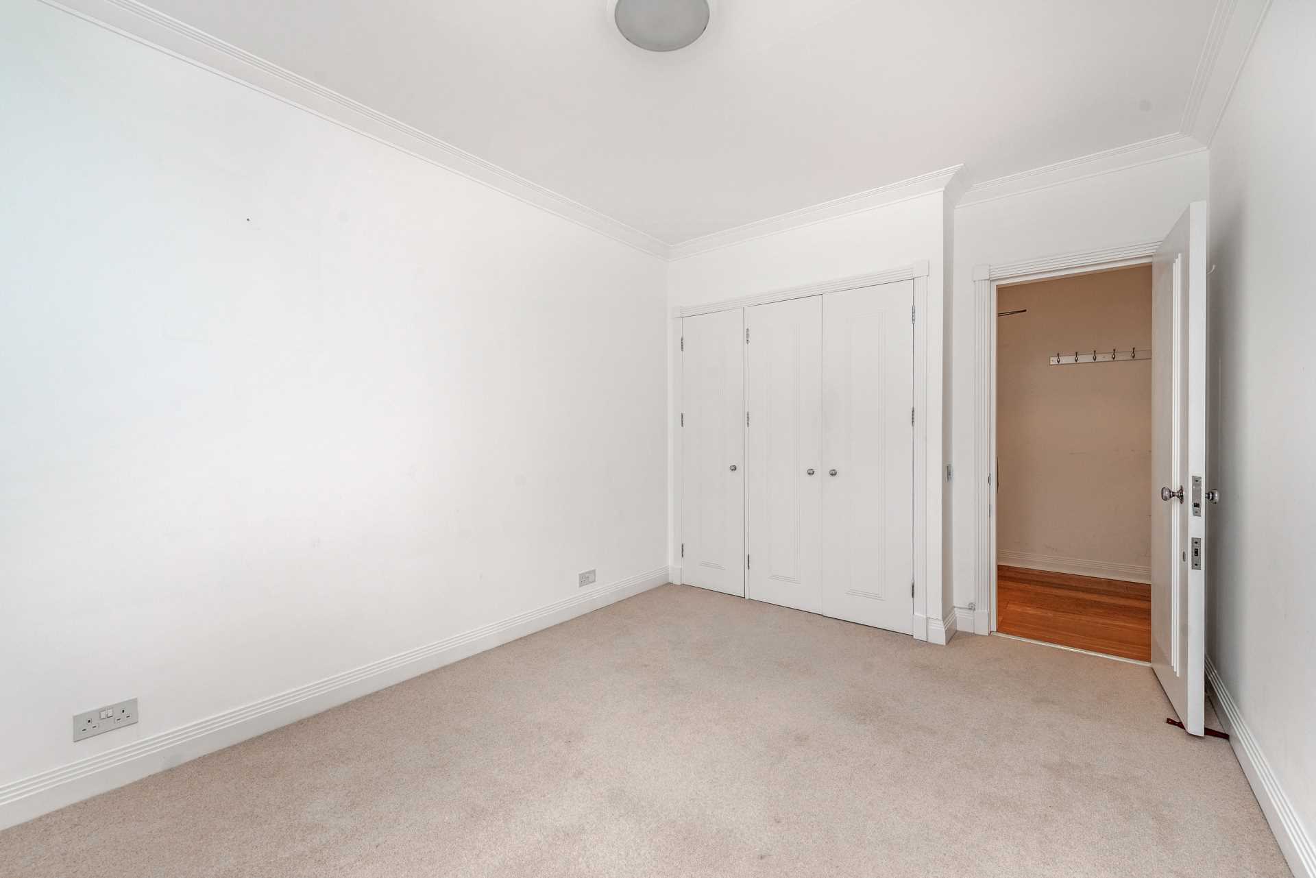 Walnut Court, Kensington Green, W8, Image 11
