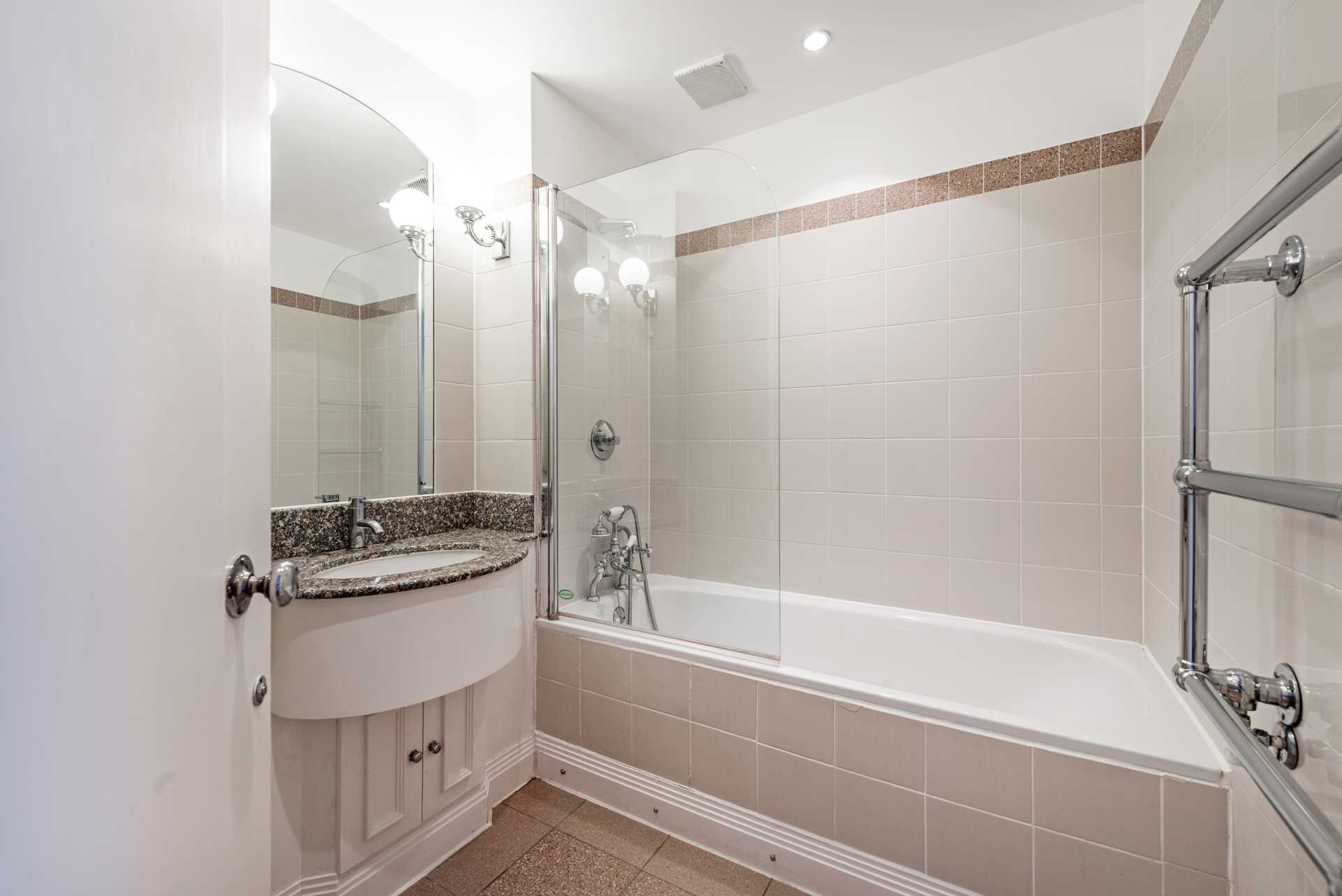 Walnut Court, Kensington Green, W8, Image 13