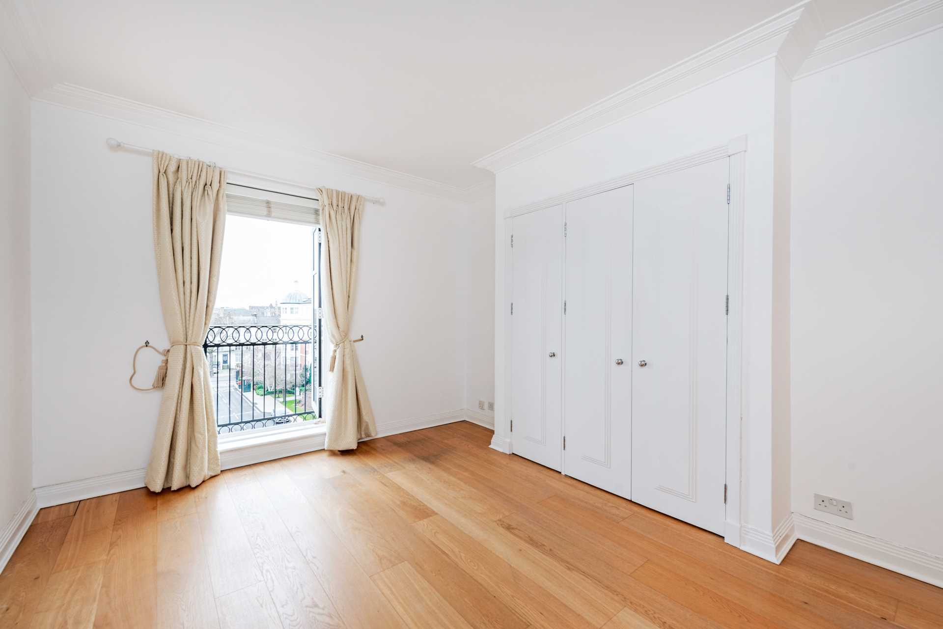 Walnut Court, Kensington Green, W8, Image 5