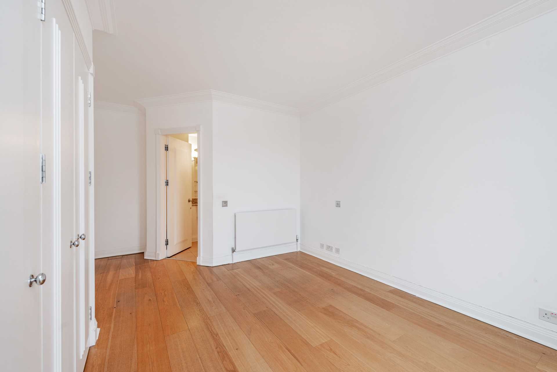 Walnut Court, Kensington Green, W8, Image 7